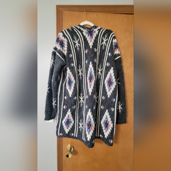 Geometric Patterned Cardigan - Picture 4 of 5